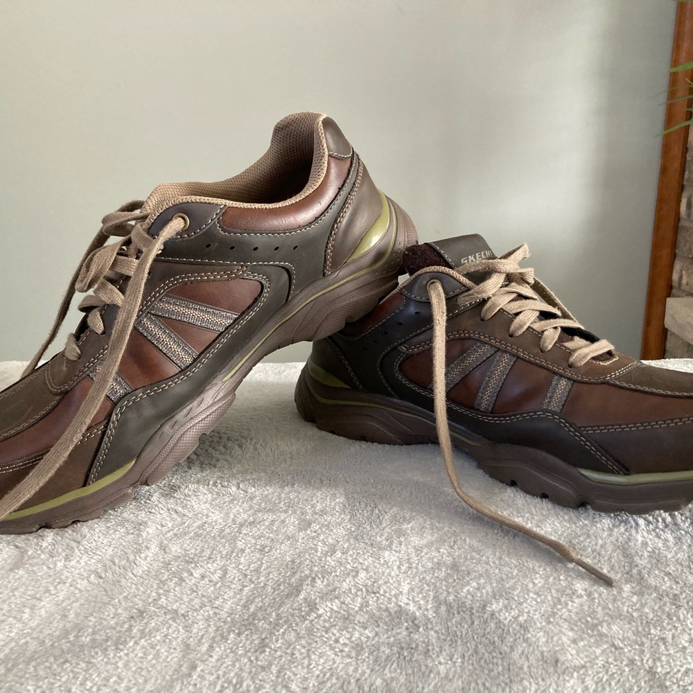 Skechers casual Oxford shoe.  Relaxed fit, men’s size 10 extra wide.